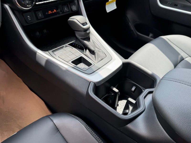 Toyota RAV4 Vehicle Image 15