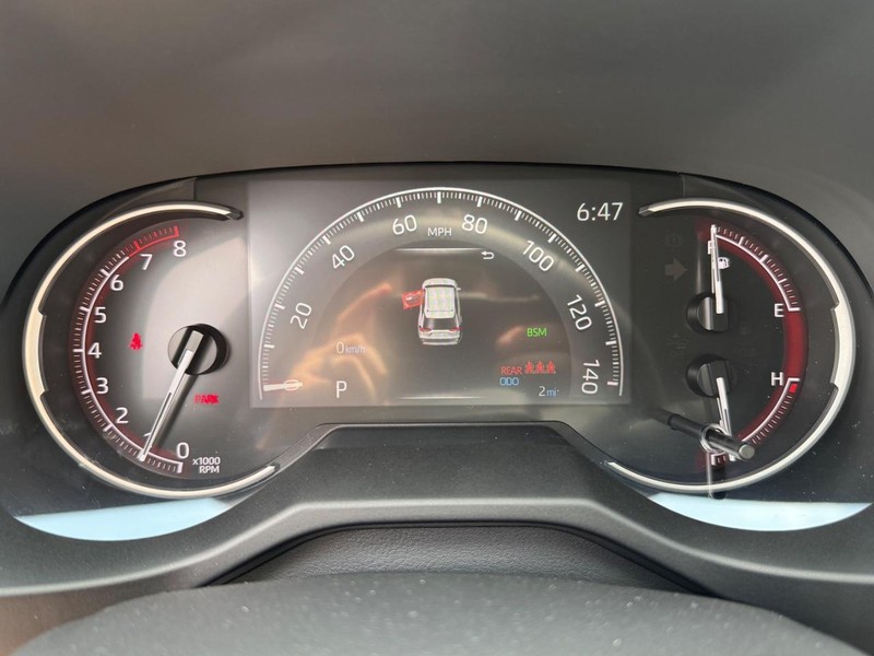 Toyota RAV4 Vehicle Image 17