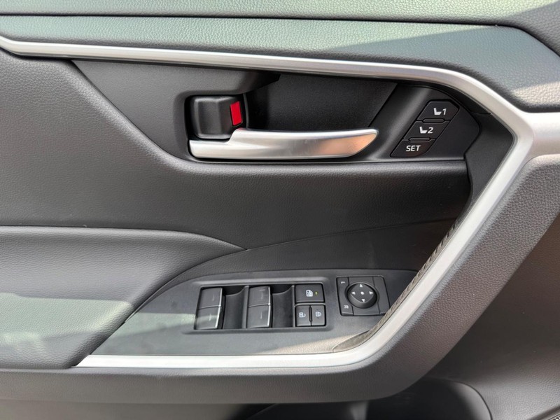 Toyota RAV4 Vehicle Image 19