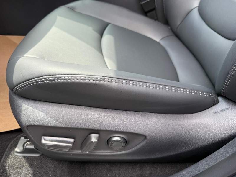Toyota RAV4 Vehicle Image 20
