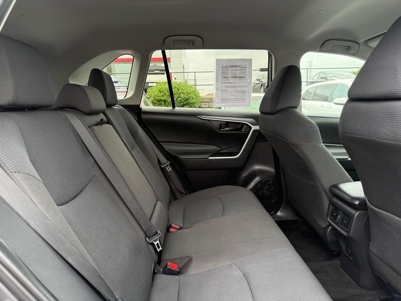 Toyota RAV4 Vehicle Image 10