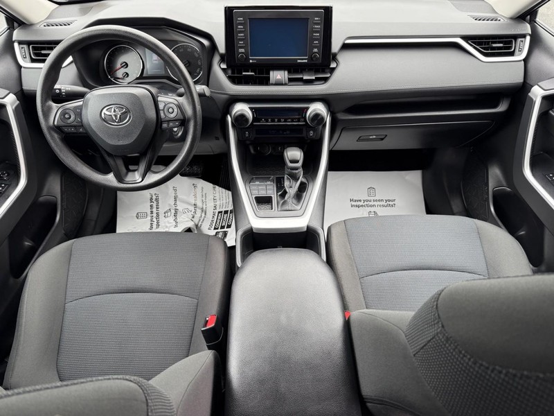 Toyota RAV4 Vehicle Image 11