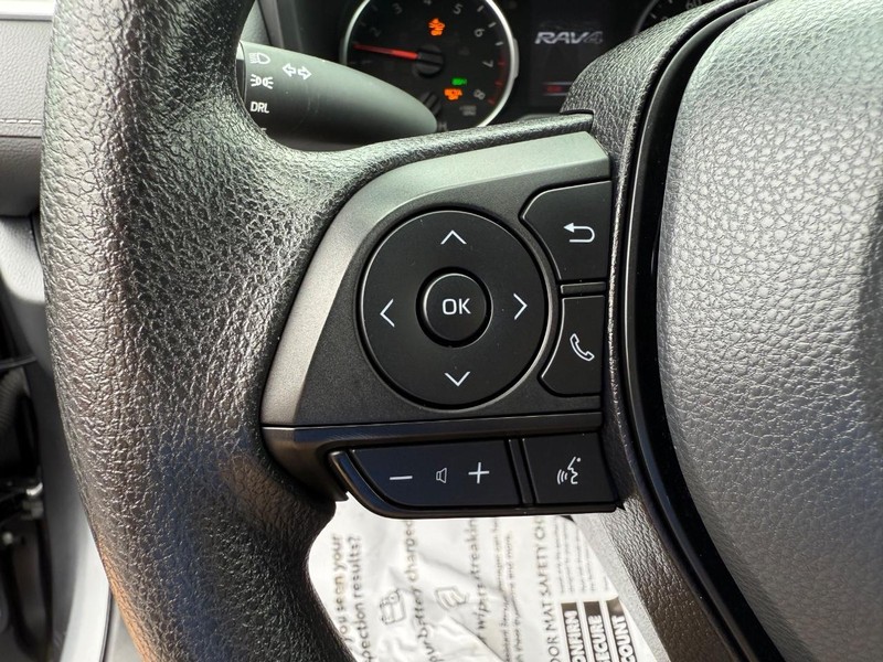 Toyota RAV4 Vehicle Image 13