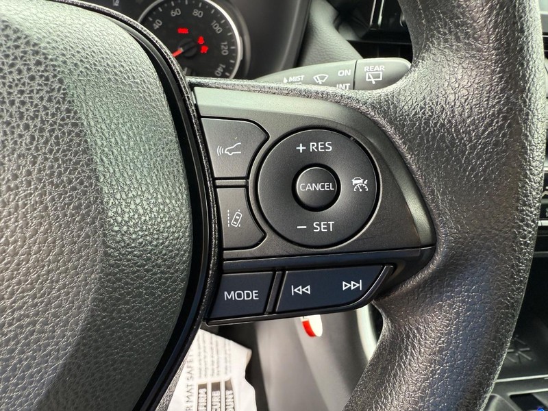 Toyota RAV4 Vehicle Image 14