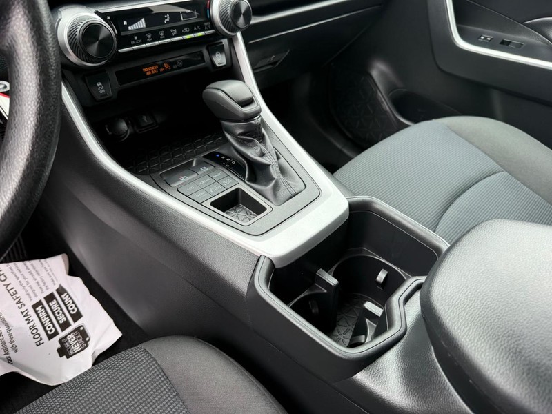 Toyota RAV4 Vehicle Image 18