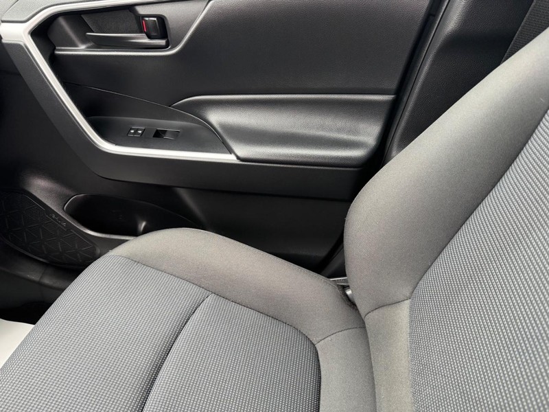 Toyota RAV4 Vehicle Image 19