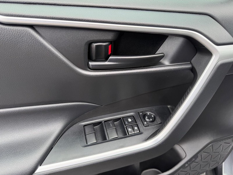 Toyota RAV4 Vehicle Image 22