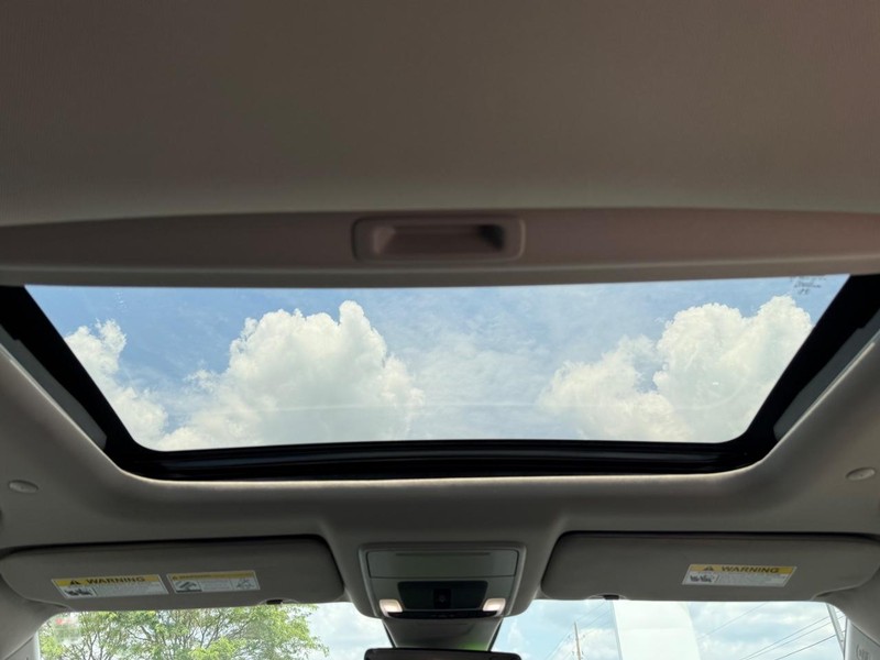 Honda CR-V Vehicle Image 12