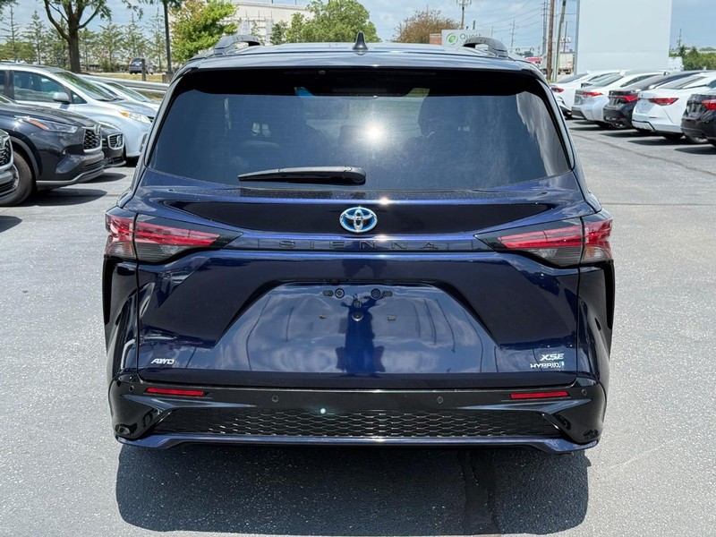 Toyota Sienna Vehicle Image 04