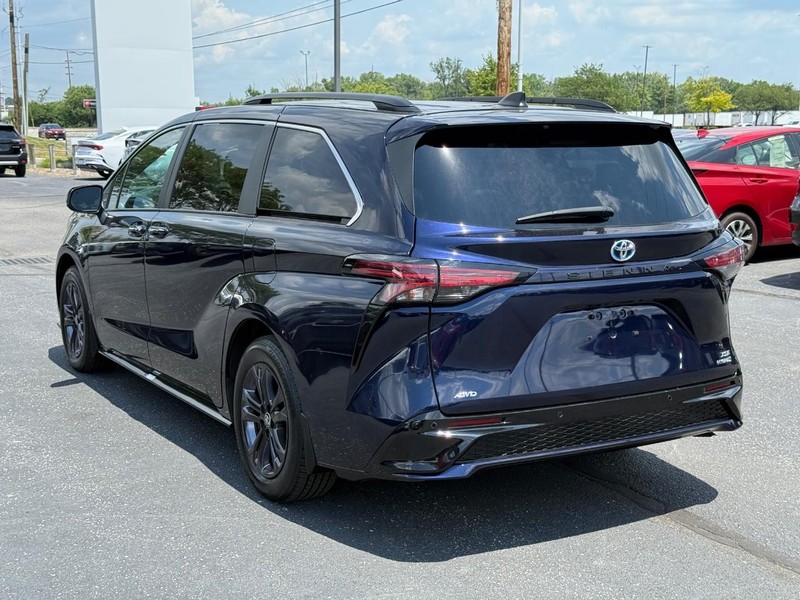 Toyota Sienna Vehicle Image 05