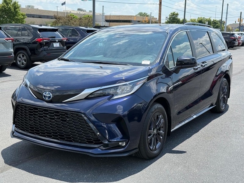 Toyota Sienna Vehicle Image 09