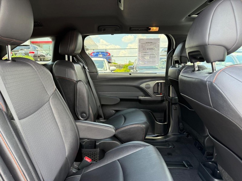 Toyota Sienna Vehicle Image 11