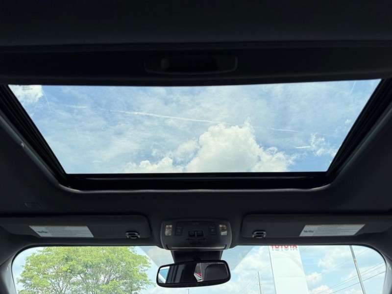 Toyota Sienna Vehicle Image 13