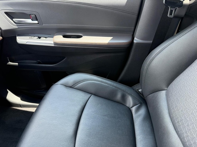 Toyota Sienna Vehicle Image 24