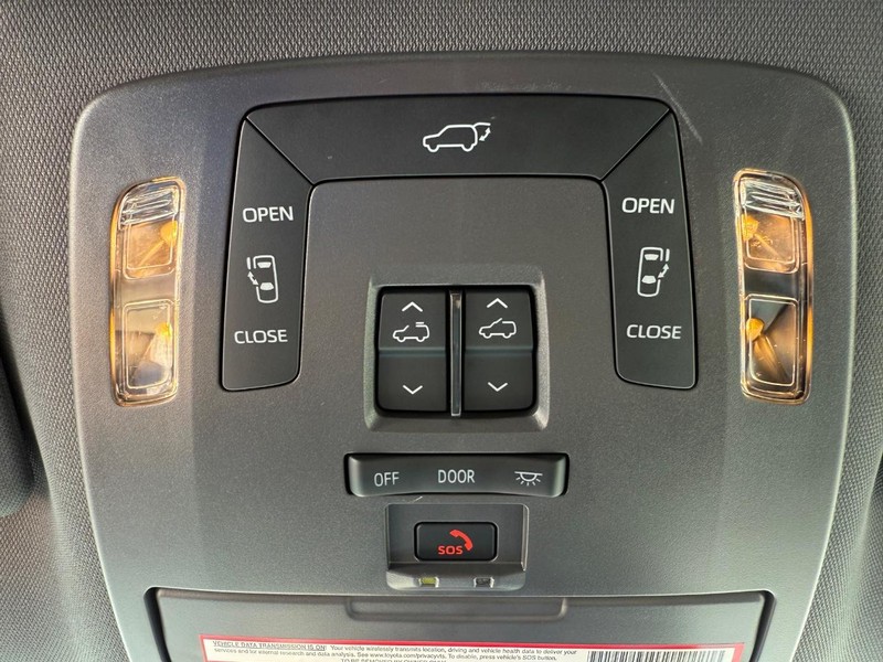 Toyota Sienna Vehicle Image 25