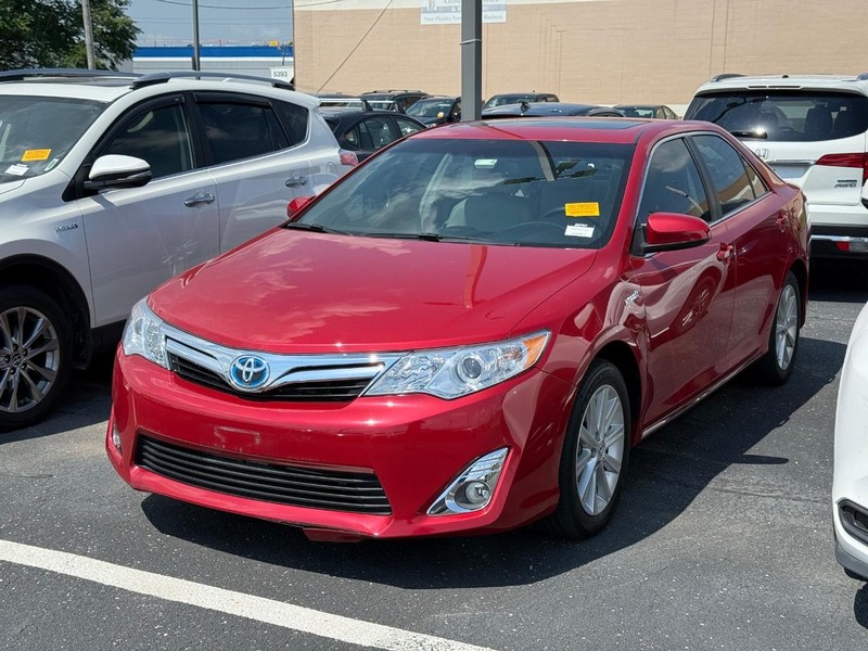 Toyota Camry Hybrid Vehicle Image 02