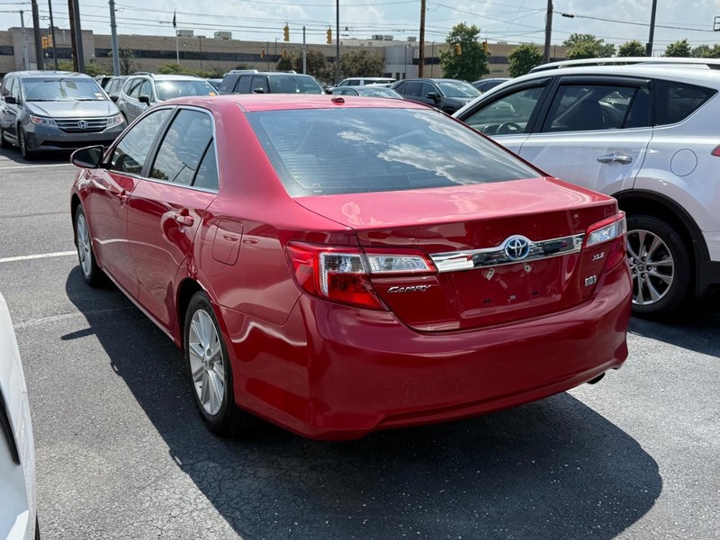 Toyota Camry Hybrid Vehicle Image 03