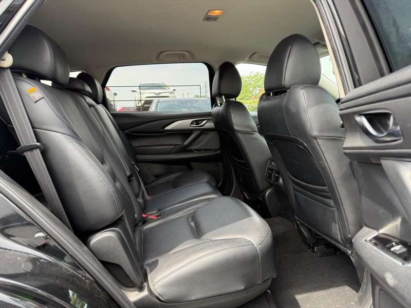 Mazda CX-9 Vehicle Image 11