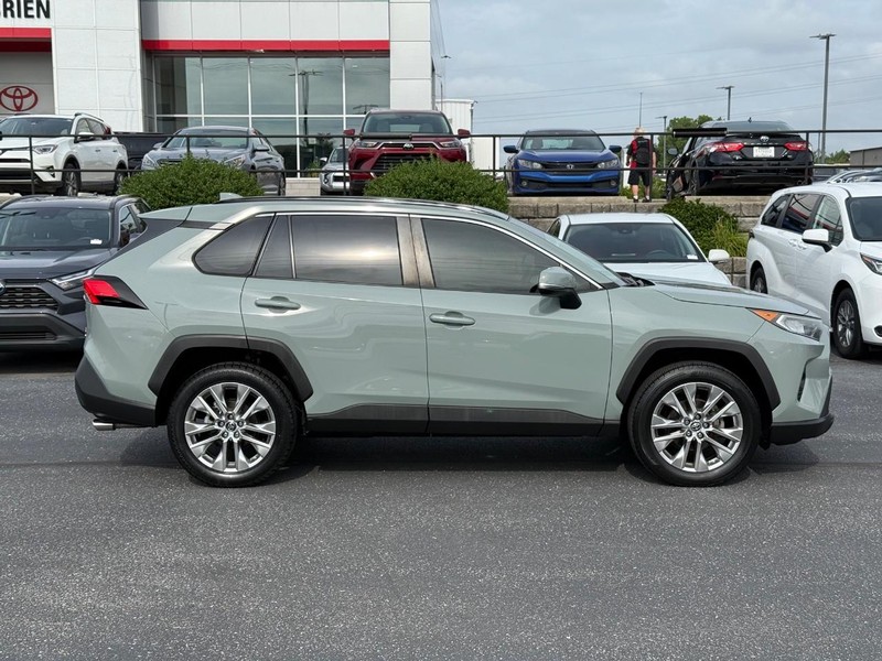 Toyota RAV4 Vehicle Image 02