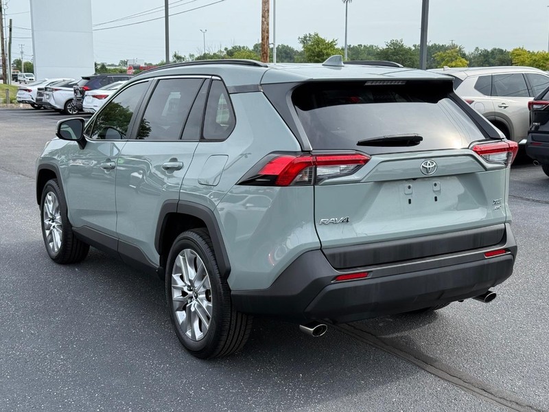 Toyota RAV4 Vehicle Image 05