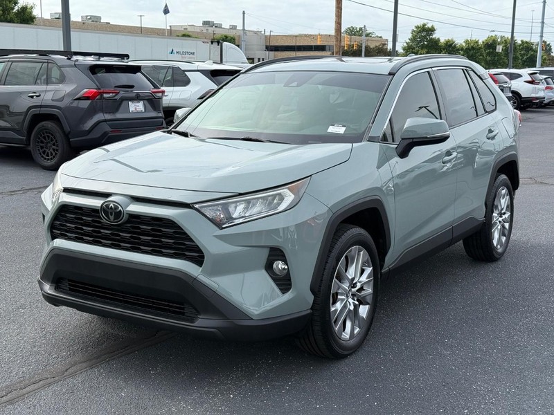 Toyota RAV4 Vehicle Image 09
