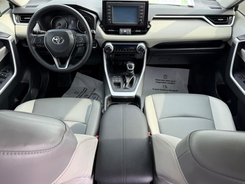 Toyota RAV4 Vehicle Image 13