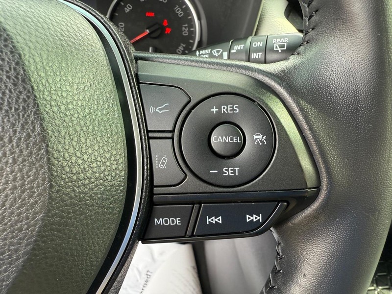 Toyota RAV4 Vehicle Image 16
