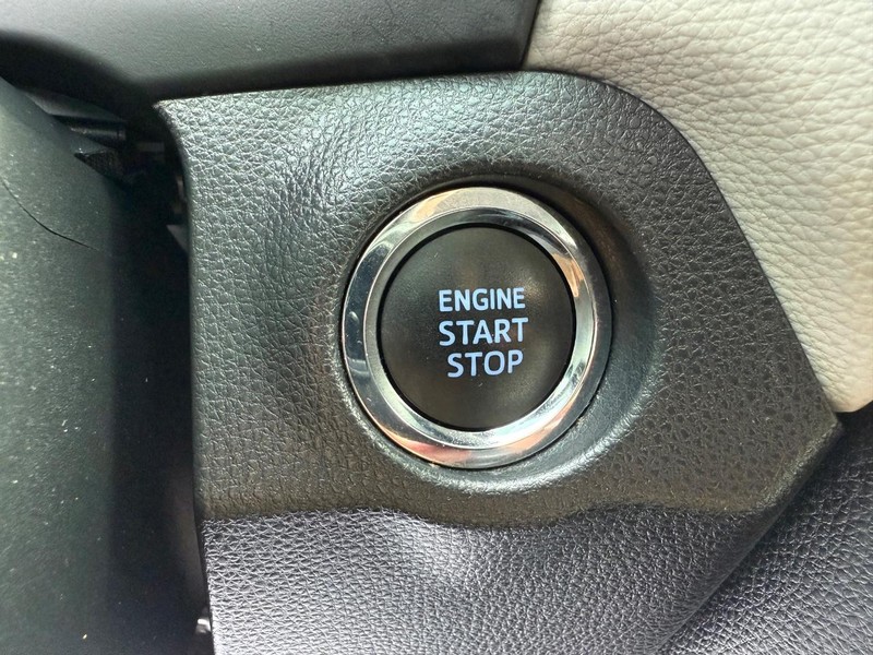 Toyota RAV4 Vehicle Image 17