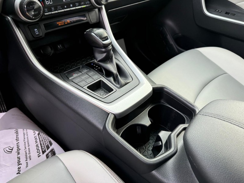 Toyota RAV4 Vehicle Image 21