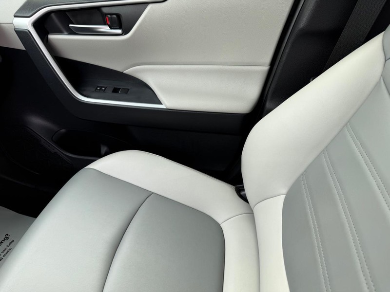 Toyota RAV4 Vehicle Image 22
