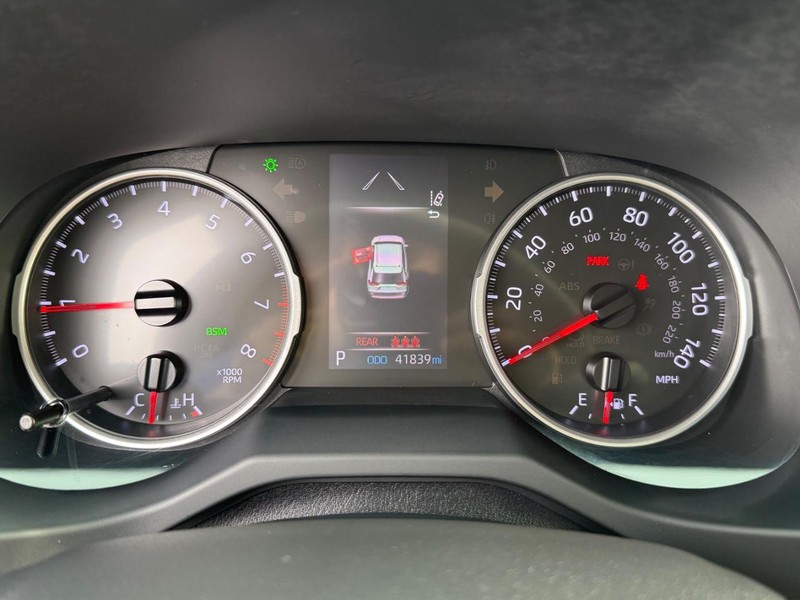 Toyota RAV4 Vehicle Image 24