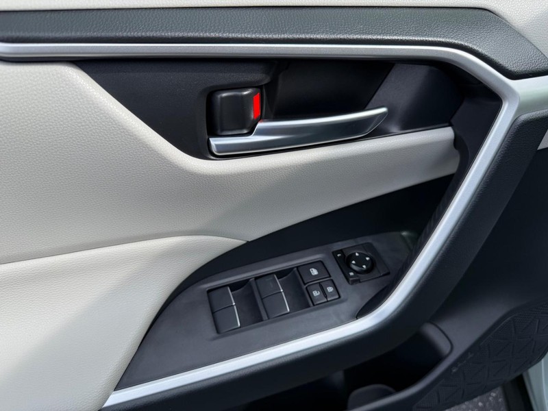 Toyota RAV4 Vehicle Image 26