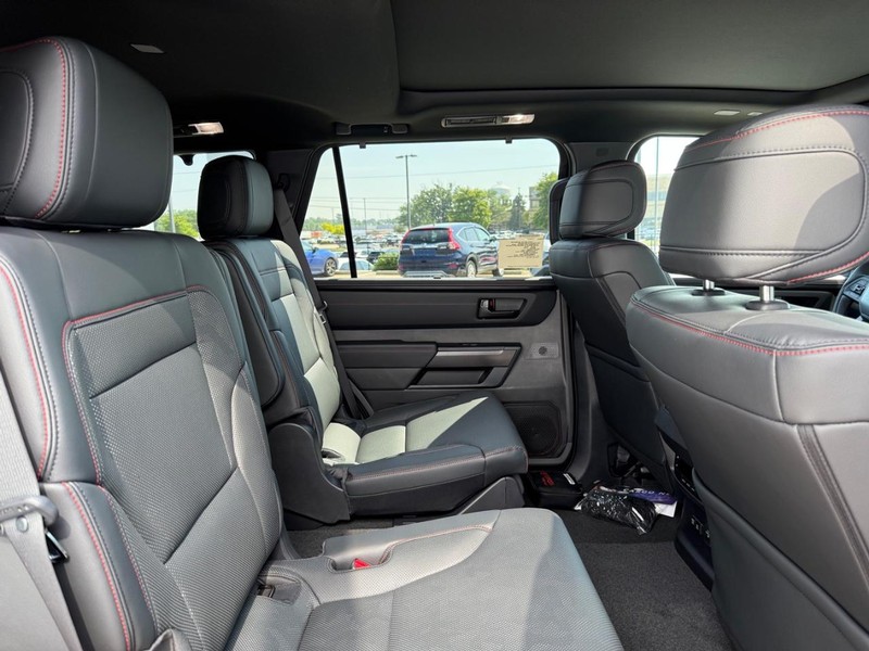 Toyota Sequoia Vehicle Image 04