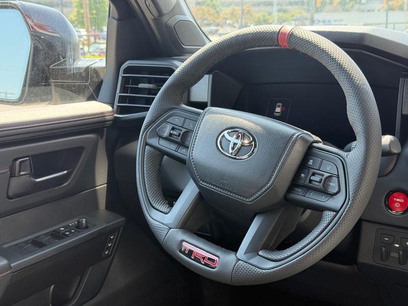 Toyota Sequoia Vehicle Image 06