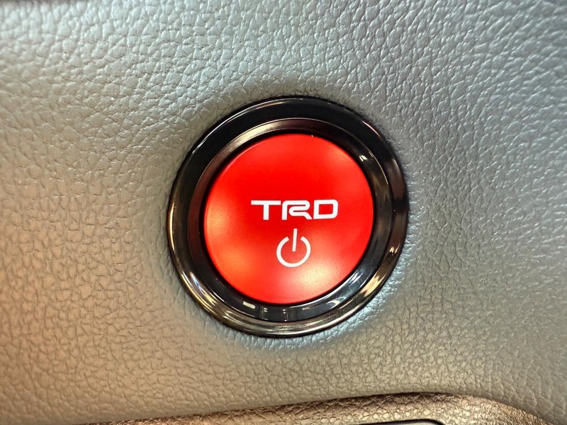 Toyota Sequoia Vehicle Image 09