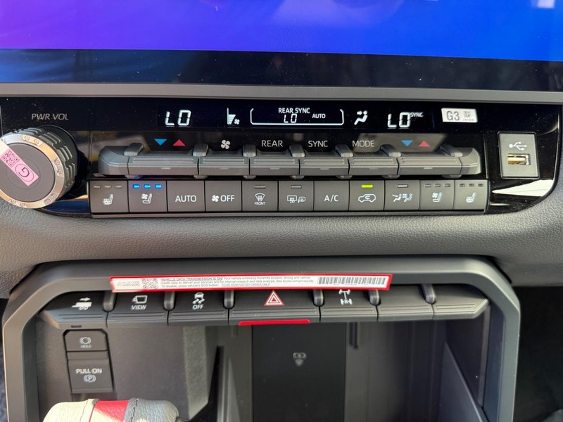 Toyota Sequoia Vehicle Image 13