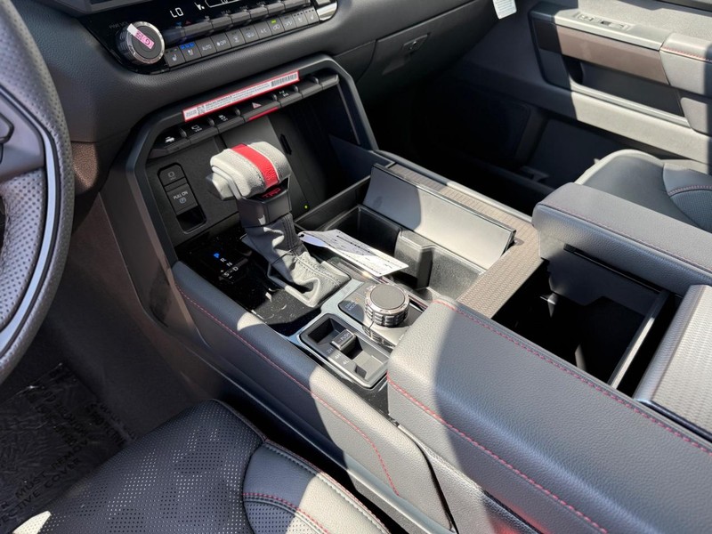 Toyota Sequoia Vehicle Image 14