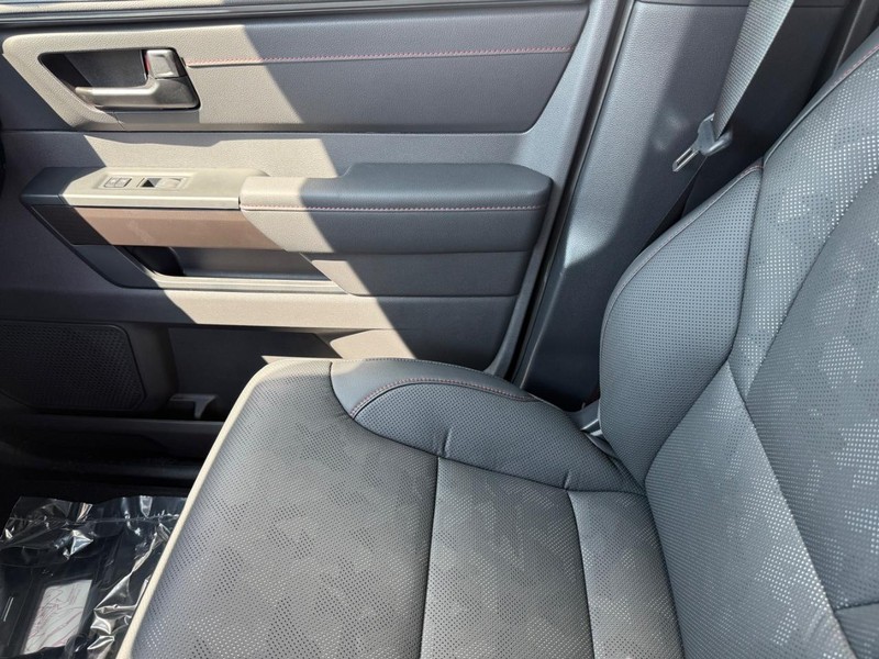 Toyota Sequoia Vehicle Image 15
