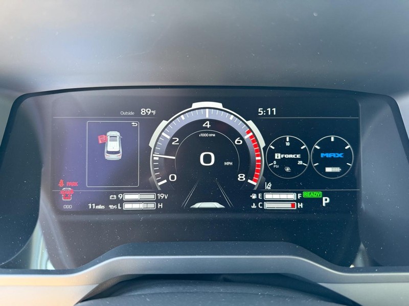 Toyota Sequoia Vehicle Image 17
