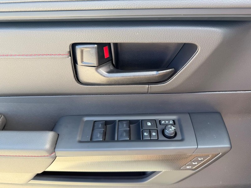 Toyota Sequoia Vehicle Image 19