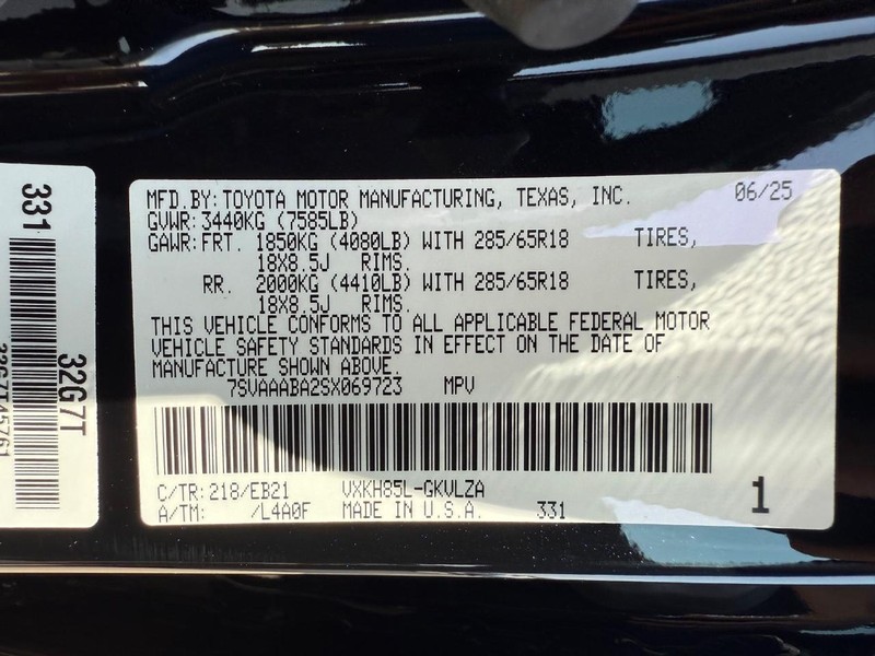 Toyota Sequoia Vehicle Image 21