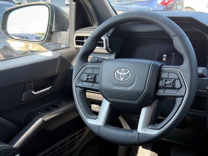 Toyota Tacoma 4WD Hybrid Vehicle Image 06