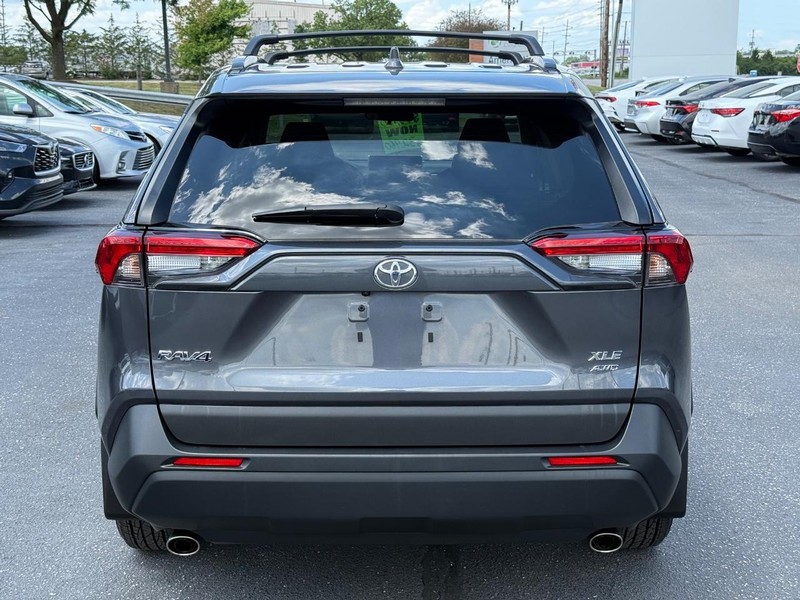 Toyota RAV4 Vehicle Image 04