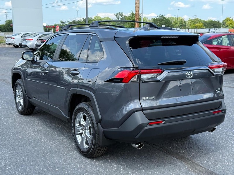 Toyota RAV4 Vehicle Image 05