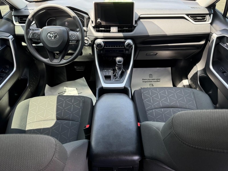 Toyota RAV4 Vehicle Image 11