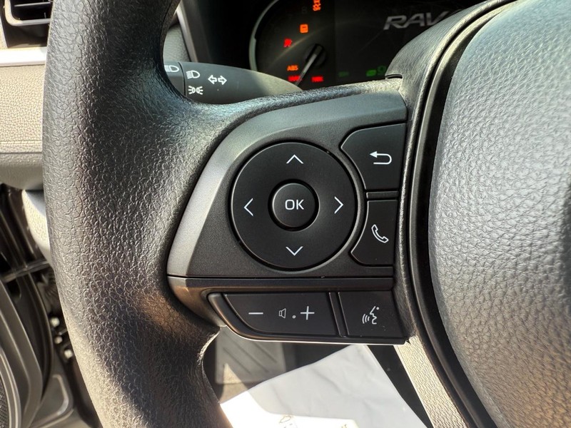 Toyota RAV4 Vehicle Image 13