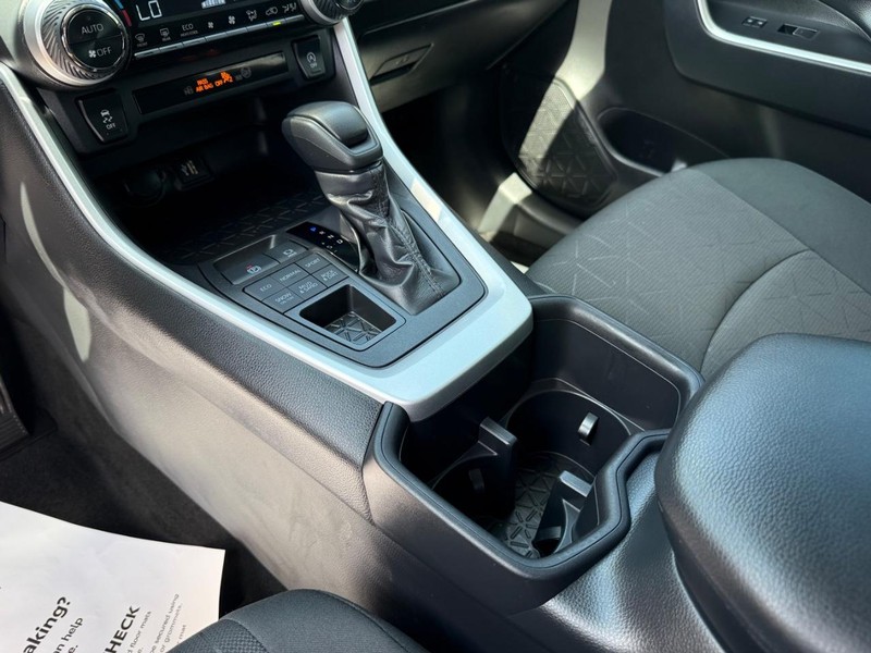 Toyota RAV4 Vehicle Image 19