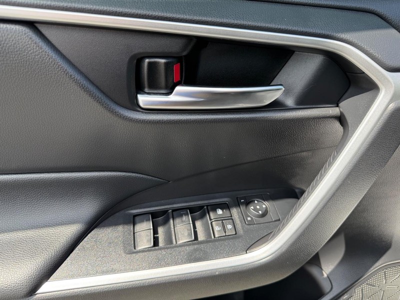 Toyota RAV4 Vehicle Image 23