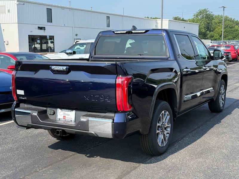 Toyota Tundra 4WD Vehicle Image 03
