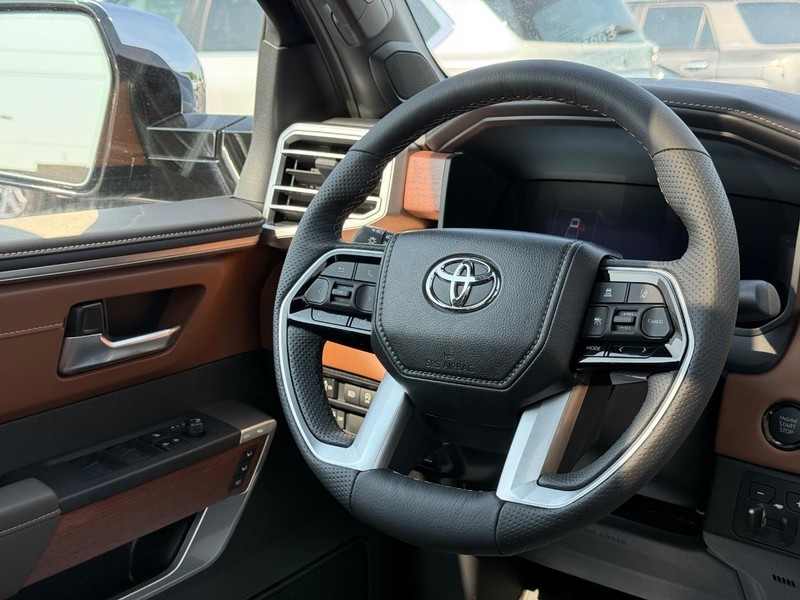 Toyota Tundra 4WD Vehicle Image 07
